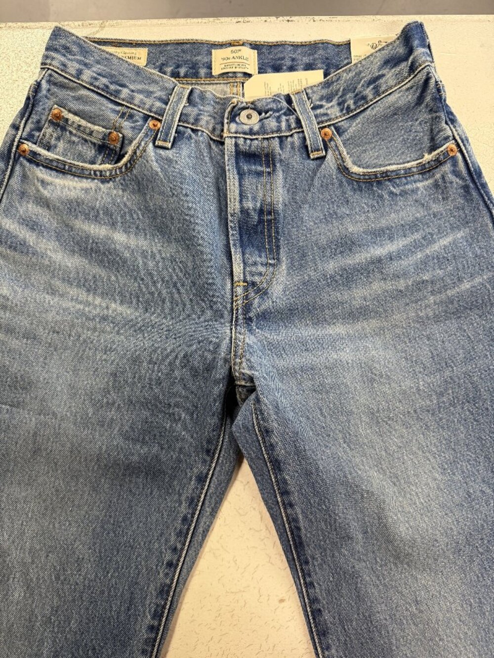 Levis 50 Ankle Jeans W25 L27 Light Wash Denim Relaxed Fit Straight Leg